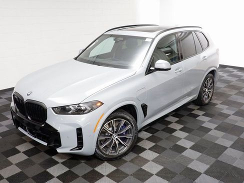 New 2026 BMW X5 xDrive50e w/ M Sport Package AWD/4WD image 2