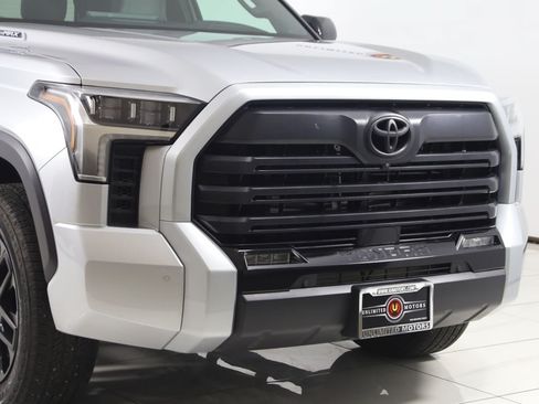 Used 2025 Toyota Tundra Limited AWD/4WD image 38