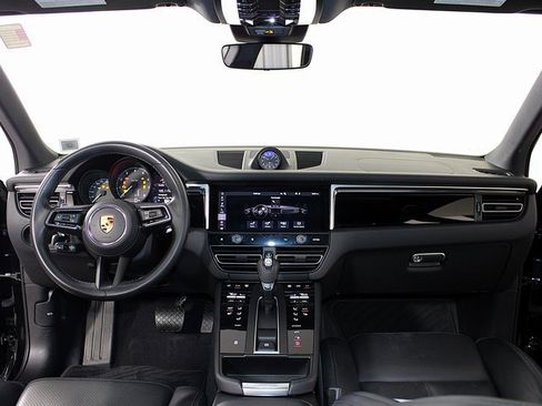 Used 2023 Porsche Macan image 13