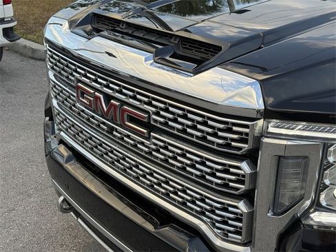 Used 2023 GMC Sierra 2500 Denali w/ Denali Black Diamond Edition image 6