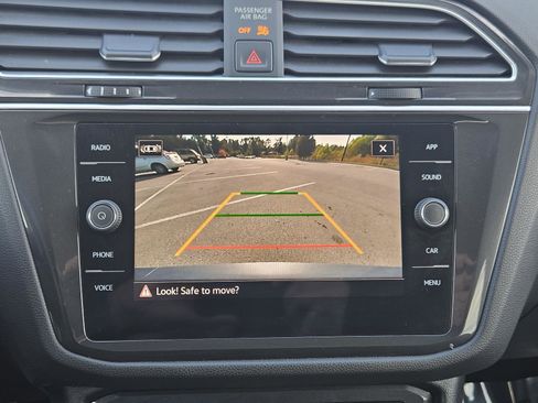 Used 2024 Volkswagen Tiguan SE image 17