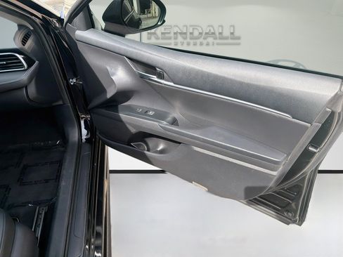 Used 2019 Toyota Camry SE FWD image 30