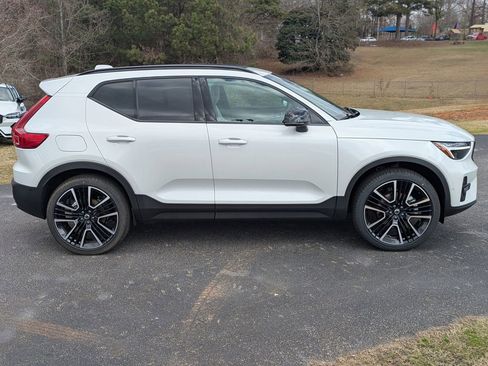 New 2026 Volvo XC40 B4 Plus w/ Climate Package image 7