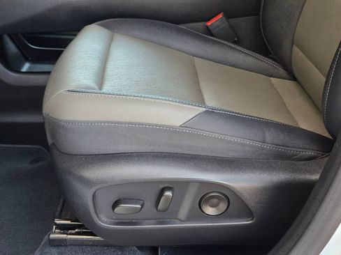 Used 2025 Chevrolet Equinox LT w/ Convenience Package II FWD image 13