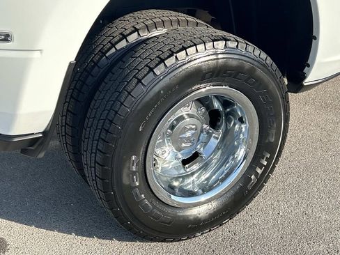 Used 2024 RAM 3500 Tradesman w/ Chrome Appearance Group image 16