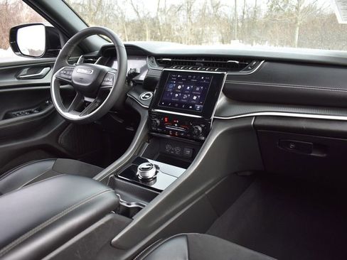 Used 2024 Jeep Grand Cherokee L Altitude image 28