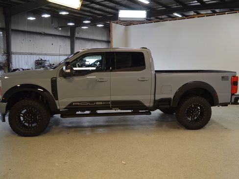 New 2026 Ford F250 Lariat w/ Black Appearance Package AWD/4WD image 6