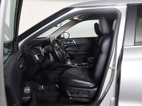 Used 2024 Mitsubishi Outlander SE Black Edition image 31