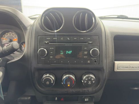 Used 2015 Jeep Compass Sport image 19