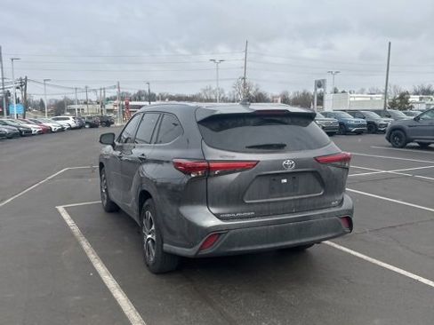 Used 2020 Toyota Highlander XLE image 19