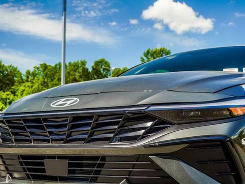 New 2026 Hyundai Elantra SEL Sport Premium FWD image 2