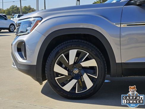 Used 2024 Volkswagen Atlas Cross Sport SE image 13