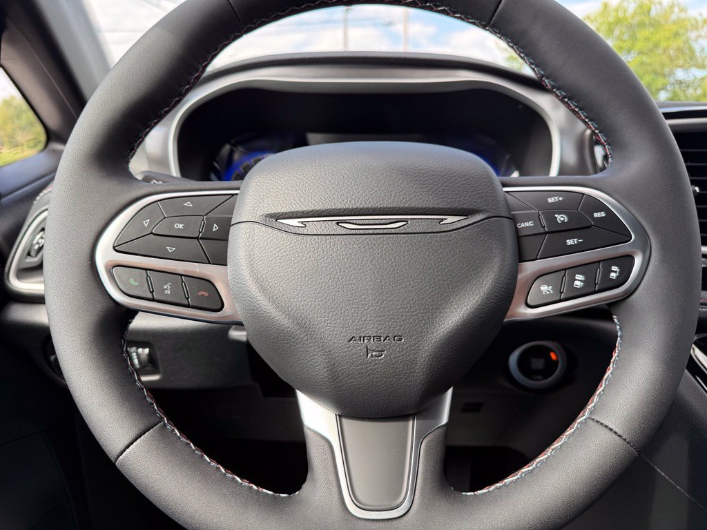 New 2027 Chrysler Pacifica Select FWD image 32