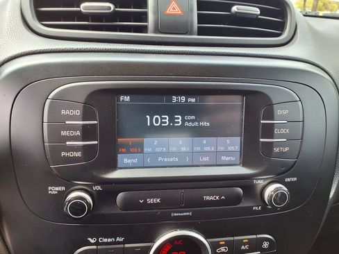 Used 2017 Kia Soul + FWD image 28