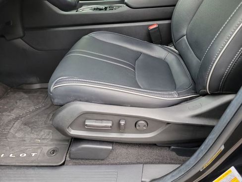 Used 2025 Honda Pilot Elite image 21