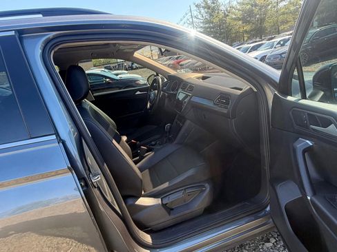 Used 2020 Volkswagen Tiguan SE w/ Panoramic Sunroof Package AWD/4WD image 13