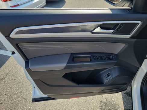 Certified 2023 Volkswagen Atlas SEL R-Line AWD/4WD image 15