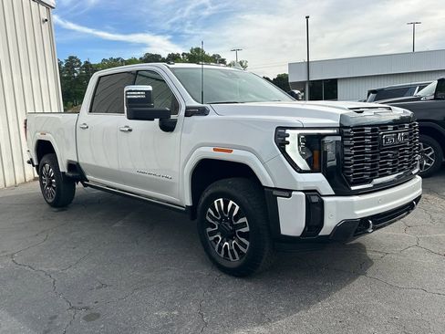 Used 2024 GMC Sierra 2500 Denali Ultimate w/ Max Trailering Package AWD/4WD image 4