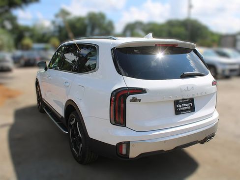 Used 2024 Kia Telluride EX w/ EX Captain's Chair Package FWD image 13