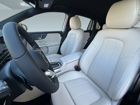 Certified 2025 Mercedes-Benz GLA 250 4MATIC image 18