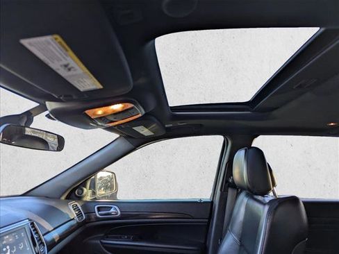 Used 2021 Jeep Grand Cherokee Laredo X image 17