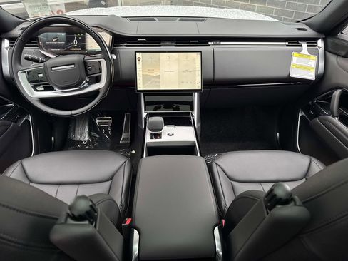 New 2025 Land Rover Range Rover SE image 17