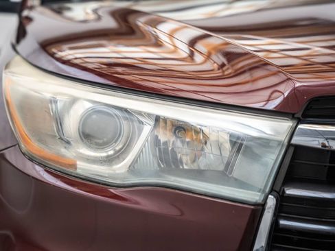 Used 2015 Toyota Highlander XLE FWD image 14