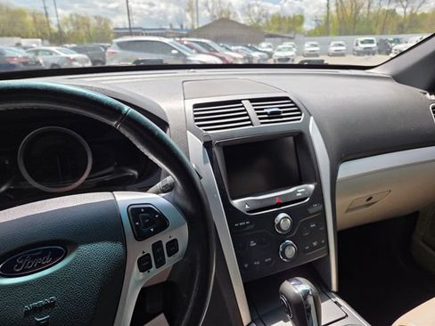 Used 2015 Ford Explorer XLT w/ Equipment Group 202B AWD/4WD image 17