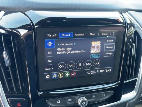 Used 2023 Chevrolet Traverse LT FWD image 11