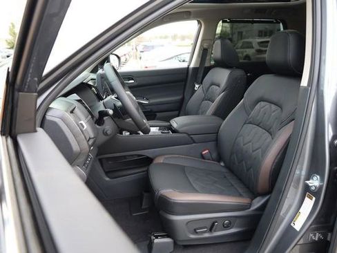 New 2026 Nissan Pathfinder Platinum image 10