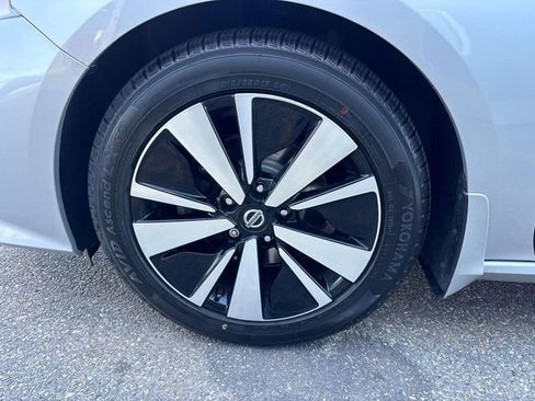 Used 2022 Nissan Altima 2.5 SL FWD image 6