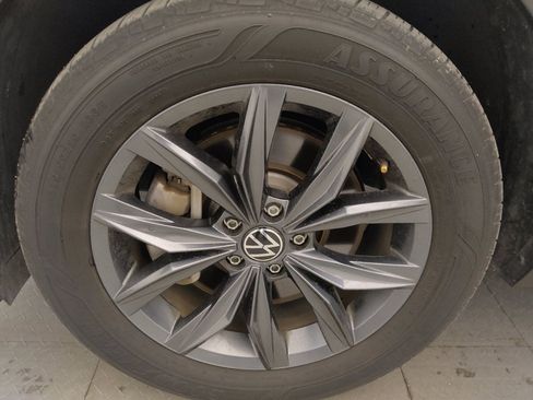 Used 2022 Volkswagen Tiguan SE FWD image 31