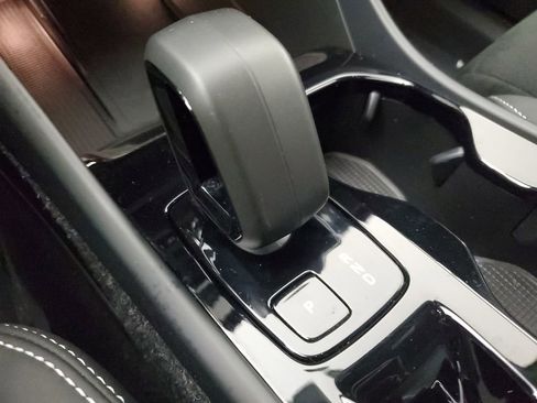 Certified 2025 Volvo XC40 B5 Plus image 34