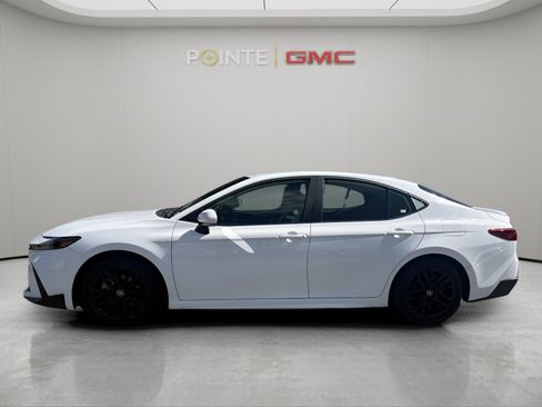 Used 2025 Toyota Camry SE FWD image 6