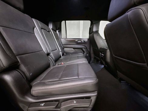 Used 2025 Chevrolet Suburban LT w/ Comfort Package RWD image 14