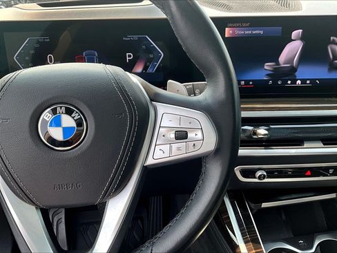 Used 2024 BMW X7 xDrive40i w/ Premium Package AWD/4WD image 12