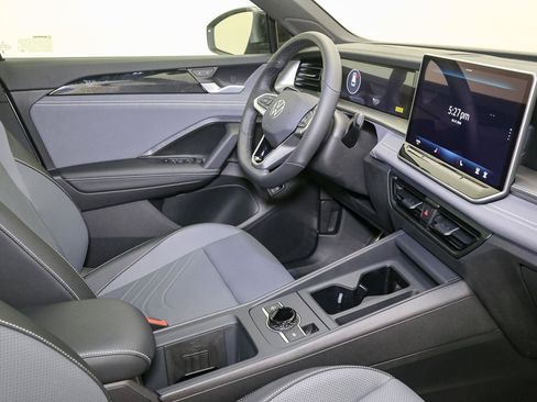 New 2026 Volkswagen Tiguan SE R-Line AWD/4WD image 17