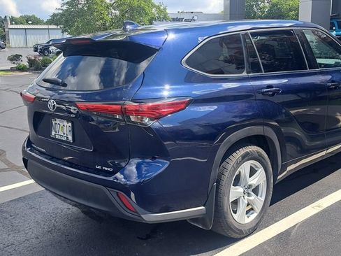 Used 2020 Toyota Highlander LE AWD/4WD image 6