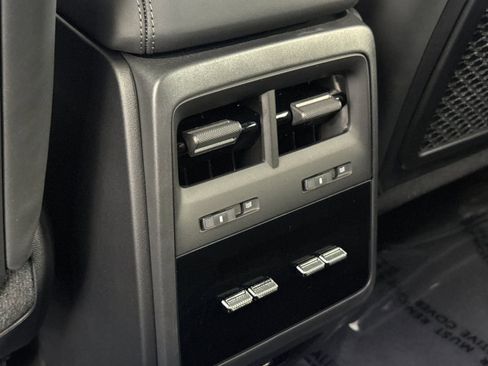Certified 2025 Porsche Macan 4 Electric AWD/4WD image 15