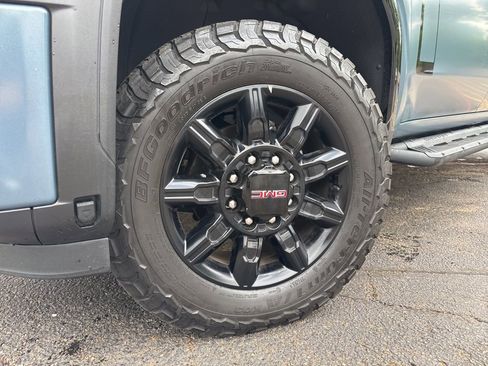 Used 2024 GMC Sierra 2500 AT4 w/ AT4 Preferred Package AWD/4WD image 2