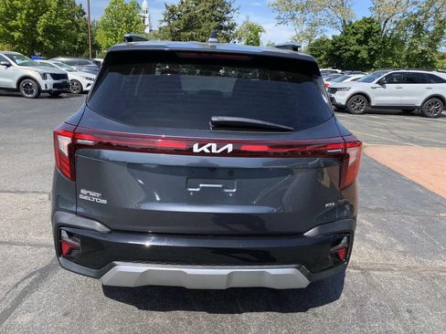 Used 2024 Kia Seltos EX AWD/4WD image 4