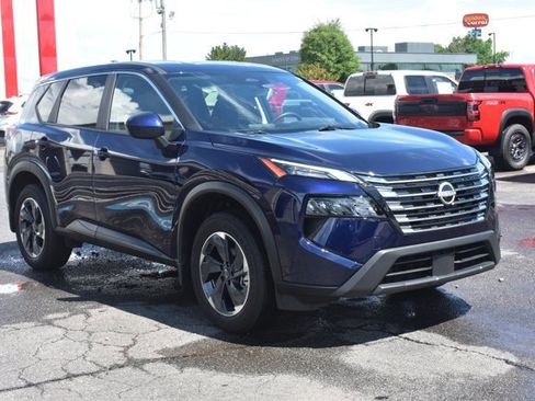 Used 2025 Nissan Rogue SV FWD image 3