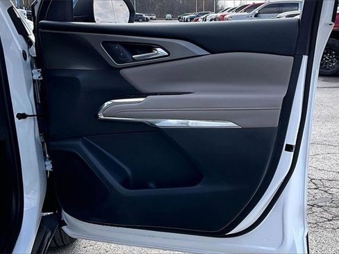 Used 2025 Chevrolet Traverse LT image 29