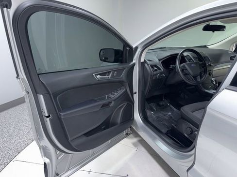Used 2018 Ford Edge SE image 6