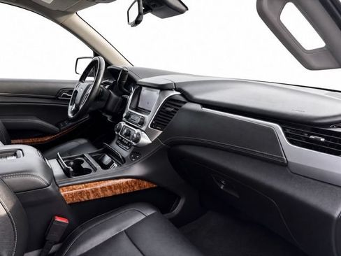 Used 2020 Chevrolet Suburban Premier AWD/4WD image 32