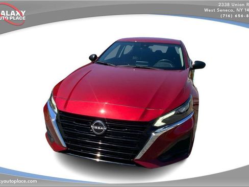 Used 2024 Nissan Altima 2.5 SV FWD image 2