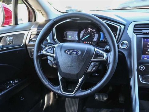 Used 2019 Ford Fusion SEL image 15