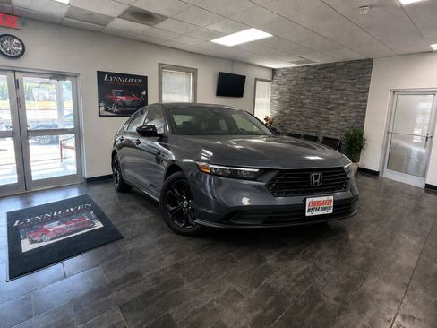 Used 2025 Honda Accord SE image 2