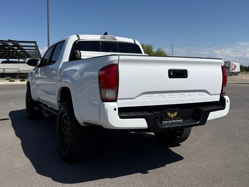Used 2016 Toyota Tacoma TRD Sport AWD/4WD image 4