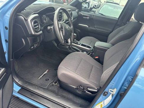 Used 2019 Toyota Tacoma TRD Sport w/ Technology Package RWD image 12